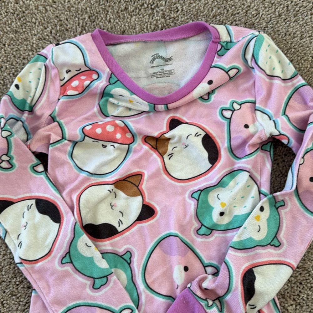 3 sets of Girls pajamas size 10 - Squishmallows and Old Navy Christmas Santa - Picture 3 of 7